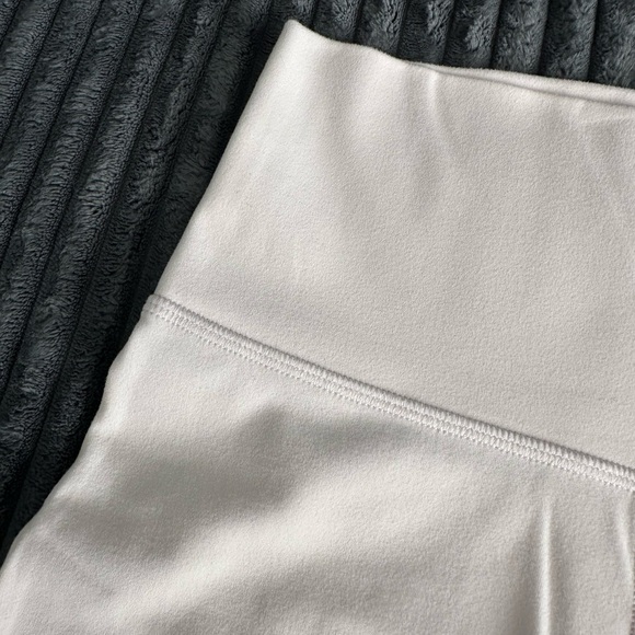 Aritzia TNA Butter High-Rise Bike Shorts - Size XS - Light Pink - EUC - Picture 2 of 5